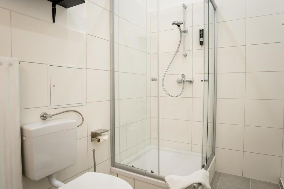 Spacious 3Br Plus Ac Self Check-In Street Parking Berlim Exterior foto
